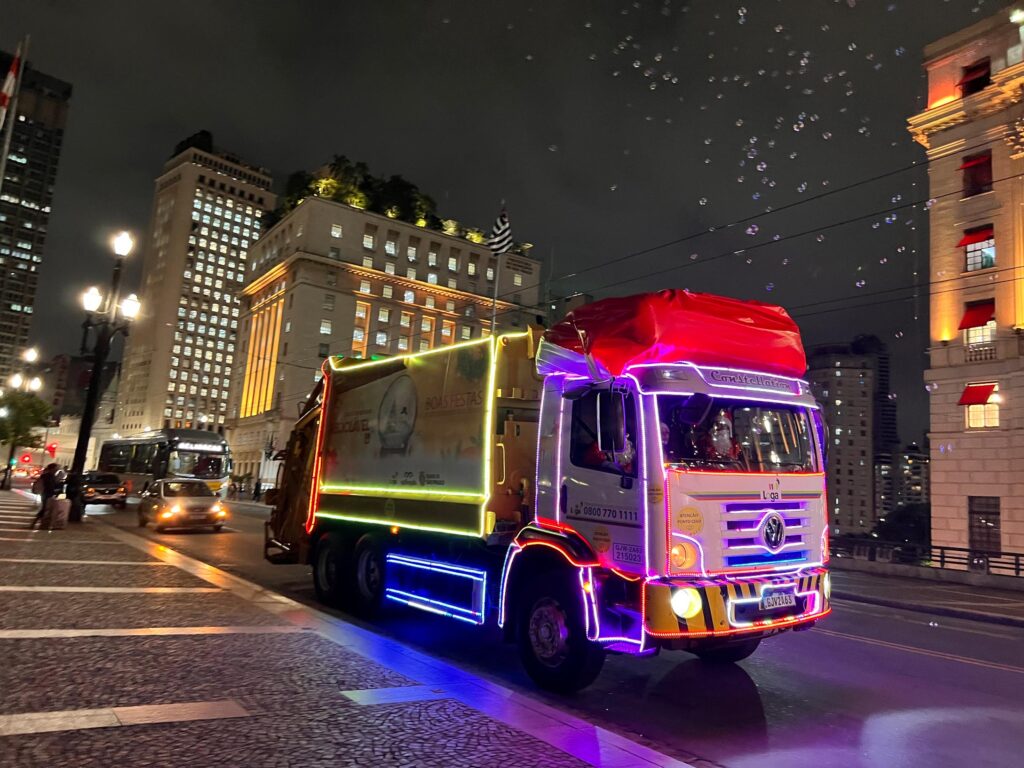 Caminhão de natal Loga no Viaduto do Chá